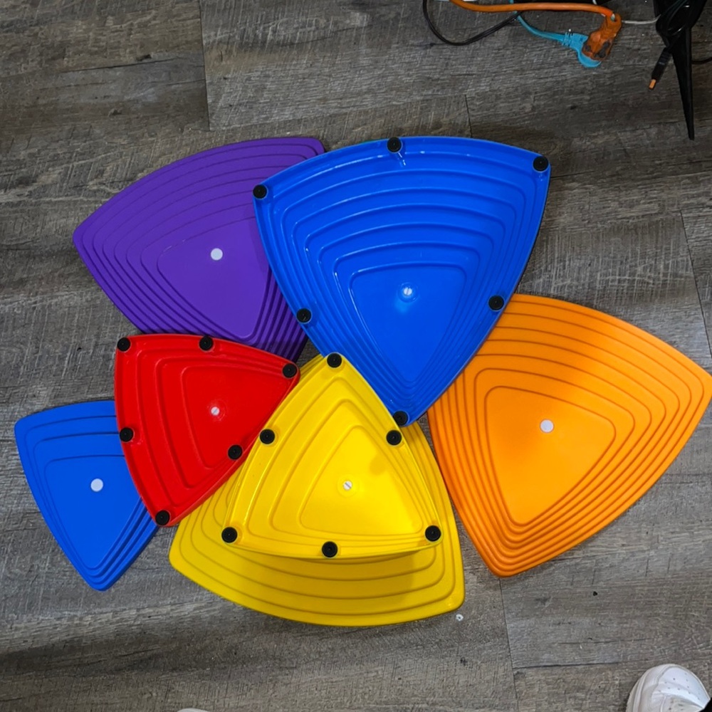 Triangle shaped (home decorations) stepping base path